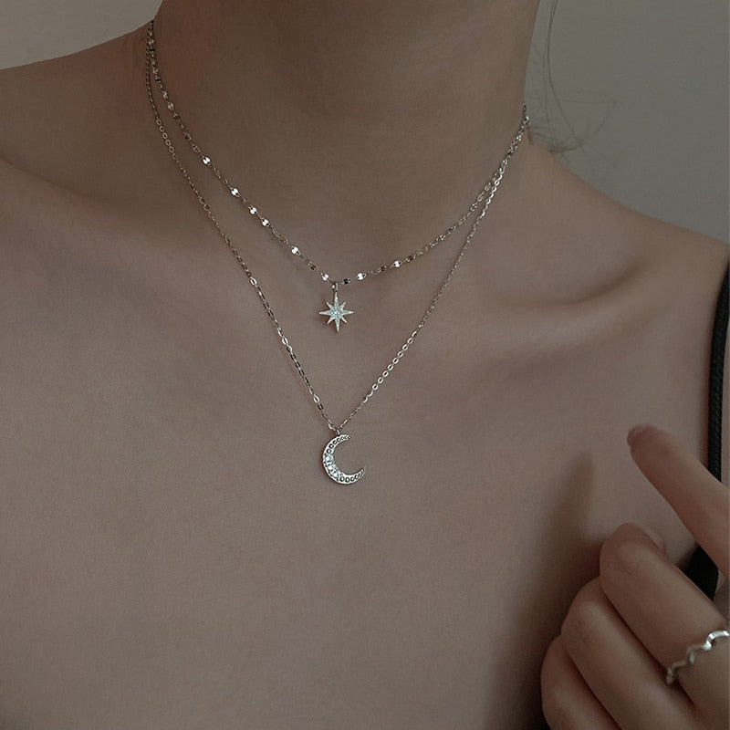 Kollana Doppja tal-Fidda – Qamar Ġemell b’Eleganza Lunari