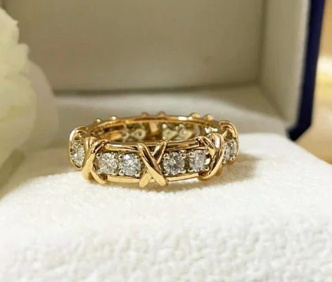 Anello ta’ Żwieġ ta’ Eternità b’Djamant Maħluq fil-Laboratorju f’Deheb 14K